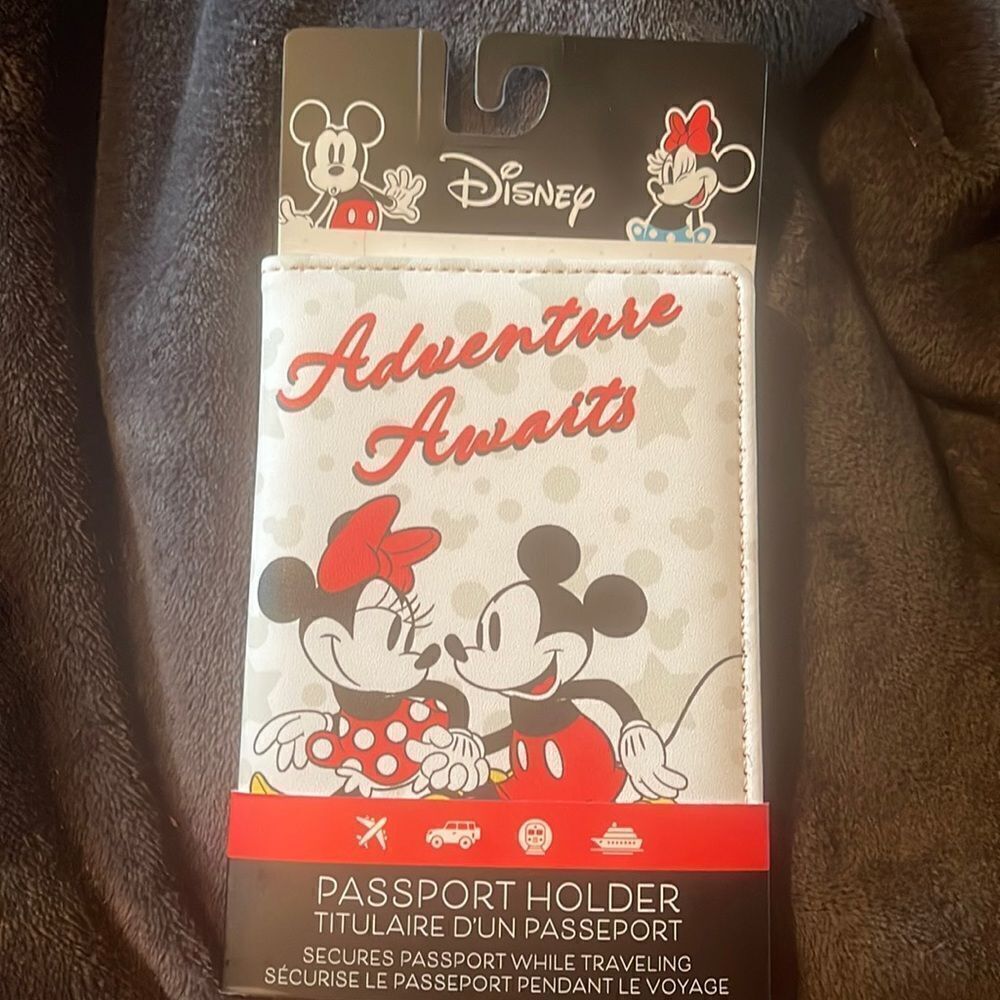 Disney Passport holder - Picture 1 of 3